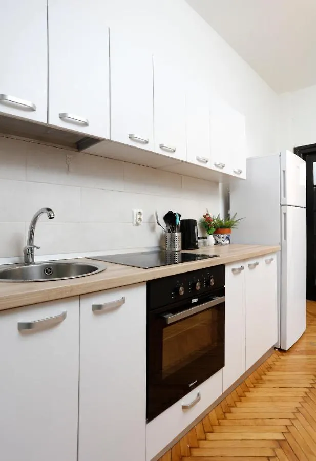 Lovely Apartment With 2 Bedrooms Bucharest