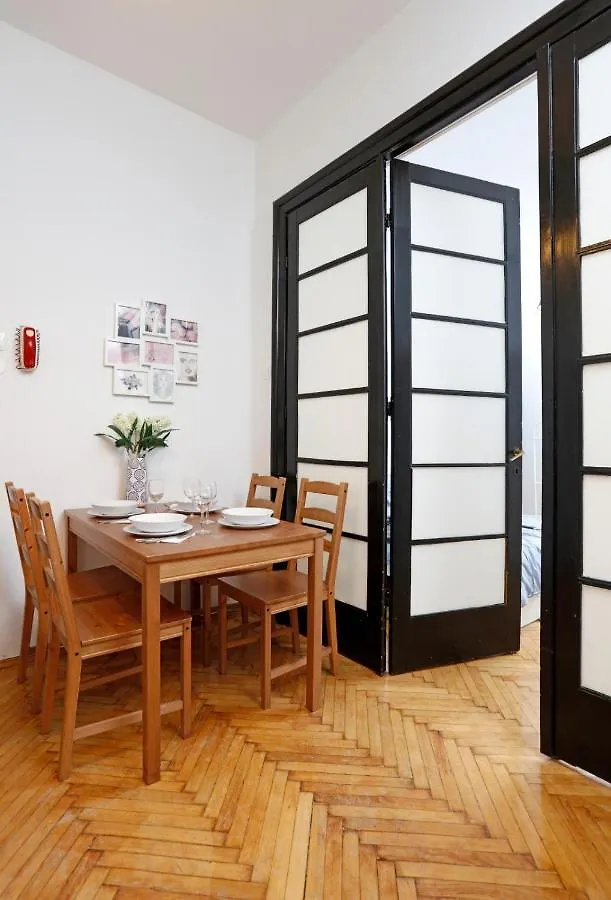 Lovely Apartment With 2 Bedrooms Bucharest