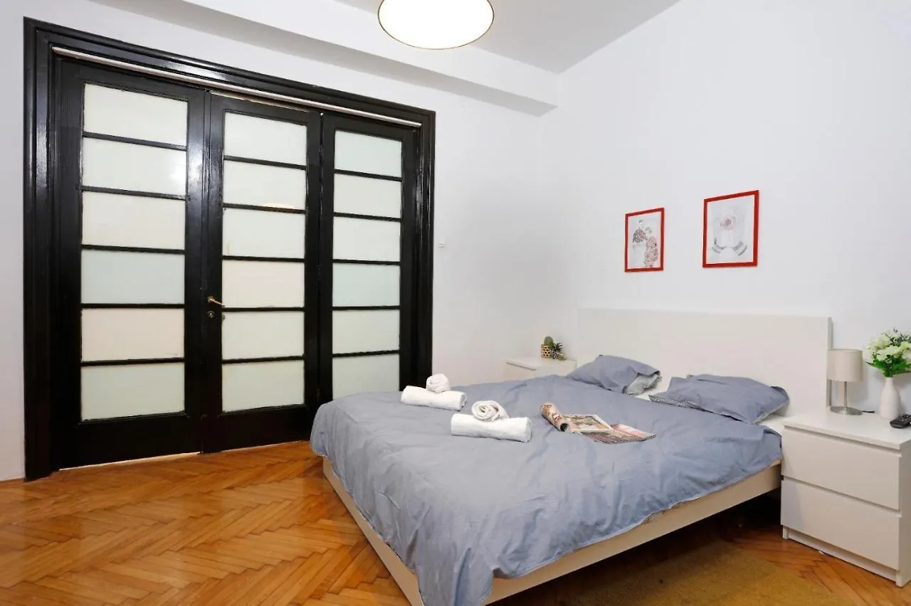 Lovely Apartment With 2 Bedrooms Bucharest